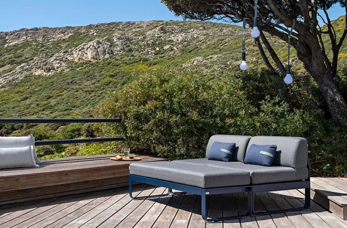 Lafuma Magasin -Lafuma Magasin 347021 sangle suspension lampe fermob aplo bleu acapulco ambiance 2 e1752426208823